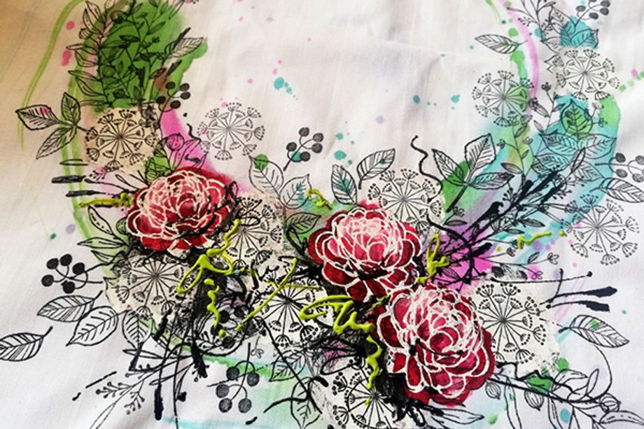 Jarní květinový věnec