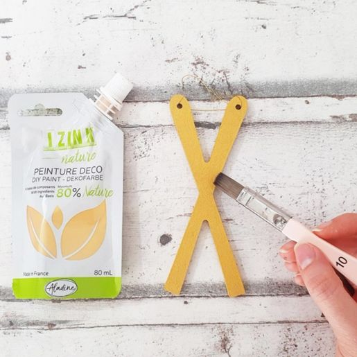 Dřevěný výřez k dekoraci Gomille, závěsný, 5x13 cm - Lyže