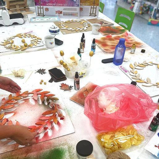 Dřevěný výřez k dekoraci Gomille, 35 cm - Věnec s listy, velký