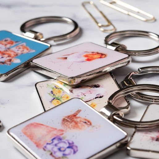 Klíčenka Wrendale Designs "Love and Hedgehugs" - Ježci