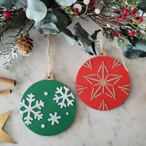 Dřevěný výřez k dekoraci Gomille, závěsný, 6x7 cm - Vánoční ozdoba