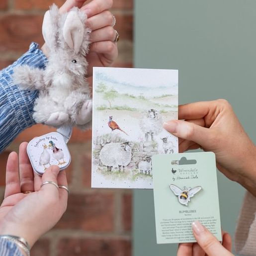 Plyšový přívěsek Wrendale Designs "Hare Rowan" - Zajíc