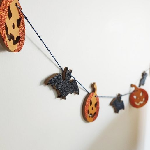 Dřevěný výřez k dekoraci Gomille, závěsný, 7x8 cm - Strašidelná dýně, malá