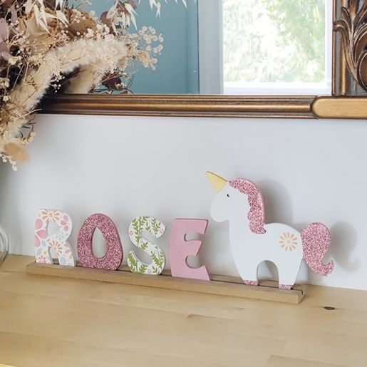 Dřevěný výřez k dekoraci Gomille, 8 cm - Abeceda - VYBERTE PÍSMENO