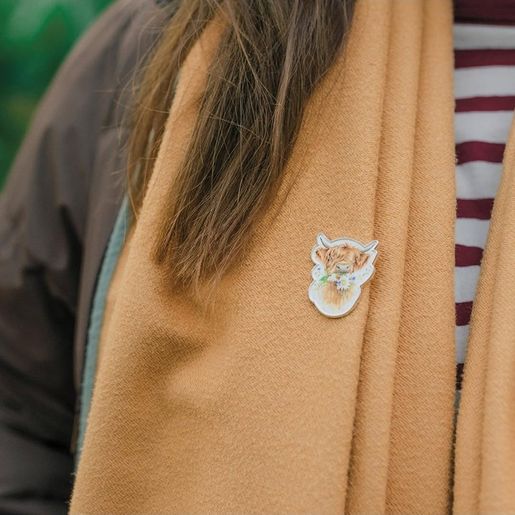 Kovová brož Wrendale Designs "Daisy Coo" - Kráva