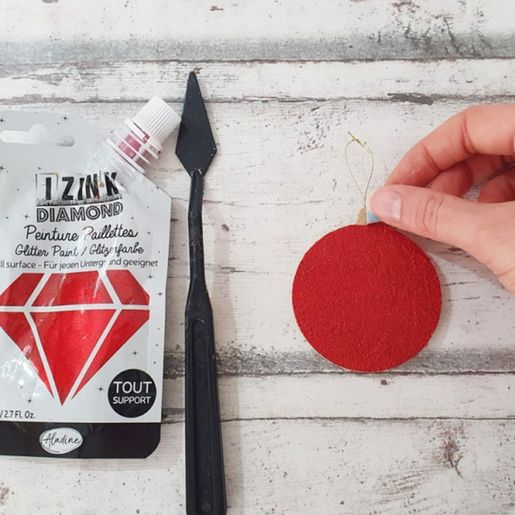 Dřevěný výřez k dekoraci Gomille, závěsný, 6x7 cm - Vánoční ozdoba